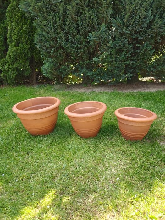 Donice ogrodowe, ceramiczne, zdobione.