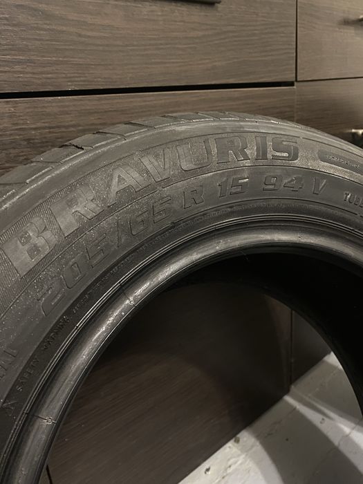 Резина літо 205/65/r15  дві по 800 і трейтя за 400