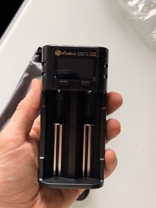 NOWA Ładowarka akumulatorów 18650 AA AAA Li-ion Ni-MH Wissblue LCD2