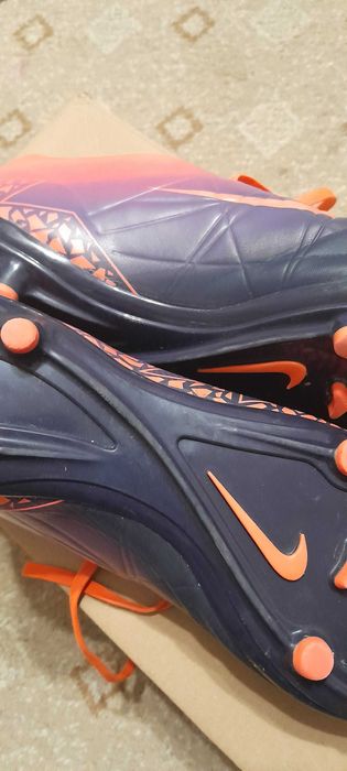 Футбольні бутси фірми Nike.