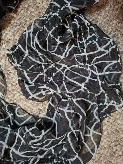 Czarno biała apaszka