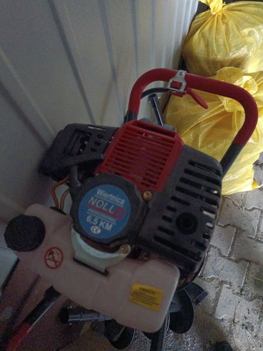 Wynajem,  świder spalinowy, wiertnica glebowa