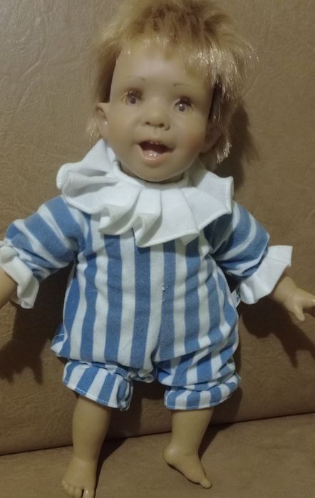 Фірмовий, вініловий пупс.