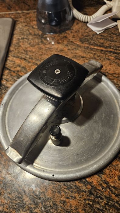 Panela de pressão Celar