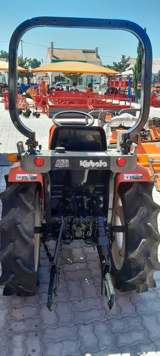 Kubota ASTE A-17/4x4/3cilindros/arco proteção/Impecável
