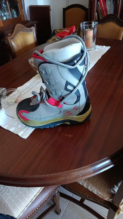 Vende botas novas snabord