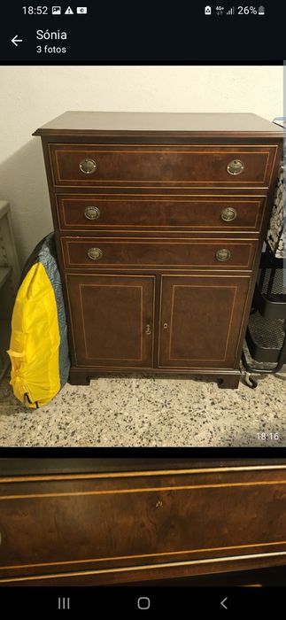 Cómoda com três gavetas