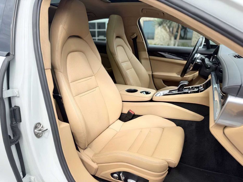 Porsche Panamera 4      2018