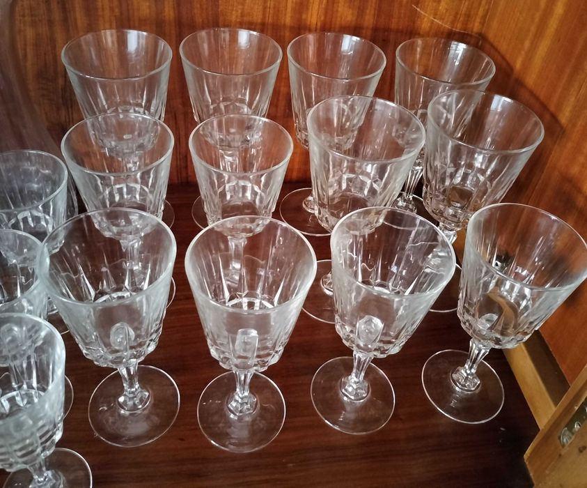 Conjunto de 1 Jarro + 12 taças p/ champanhe + 12 p/ Água + 12 p/ vinho ...