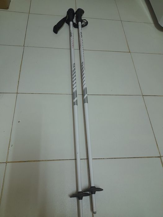 Skis Rossignol novos + Batons