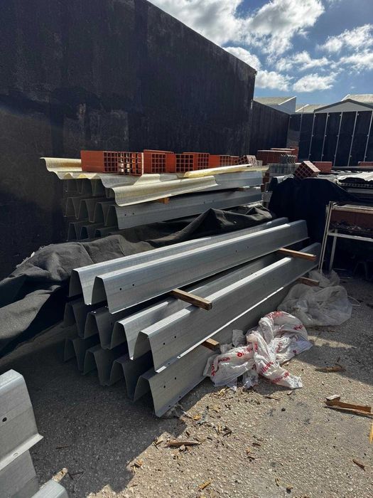 Perfil metálico Omega para cobertura / outros c/ tratamento especial