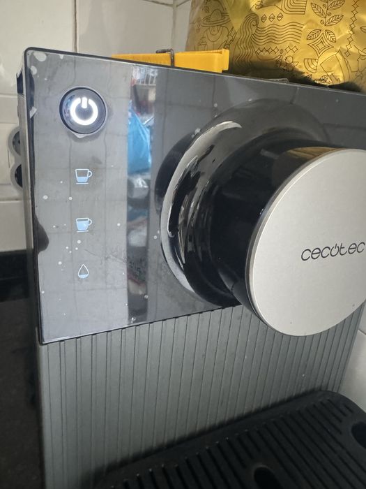 Maquina cafe de gräo e moído - Cecotec Cremmaet Cube Preta