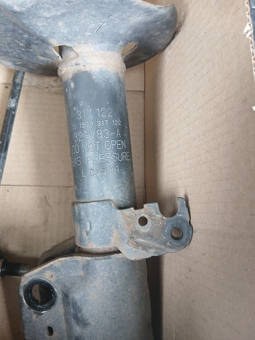 Стойки авенсис т25