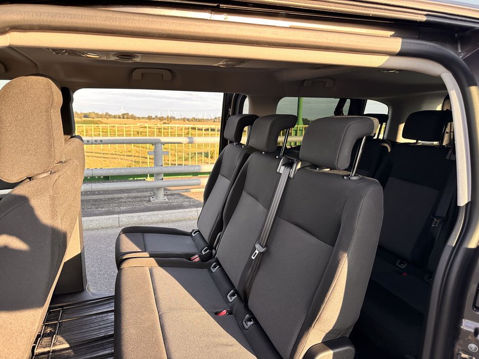 Wynajem Busa 9 osobowy Toyota ProAce long 2023