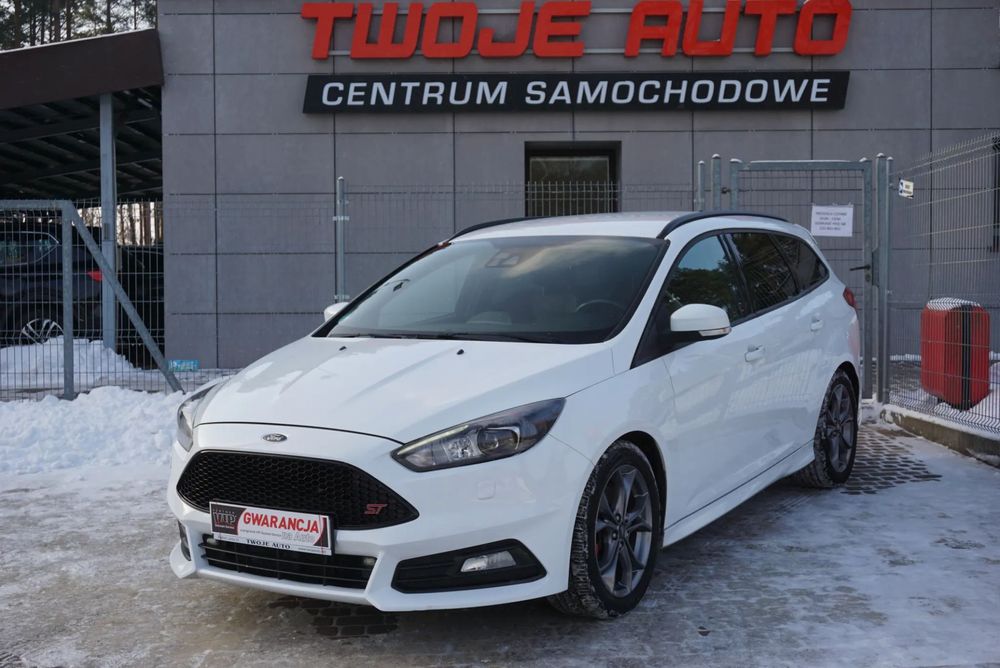 Ford Focus SW GWARANCJA 2.0 TURBO 250PS ST LED Xenon RECARO Bezwypadkowy Zamiana