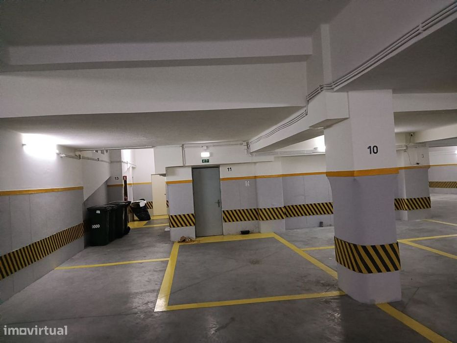 Garagem com 435 m² para 20 viaturas – Rua Duque de Palmela, Lisboa