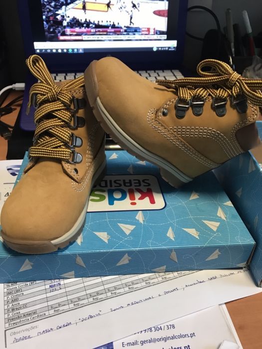 Botas de menino ou menina novas 23