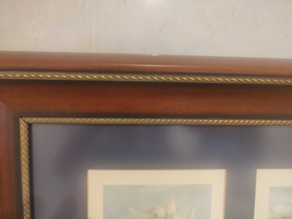 Quadro com passpartout azul e barcos