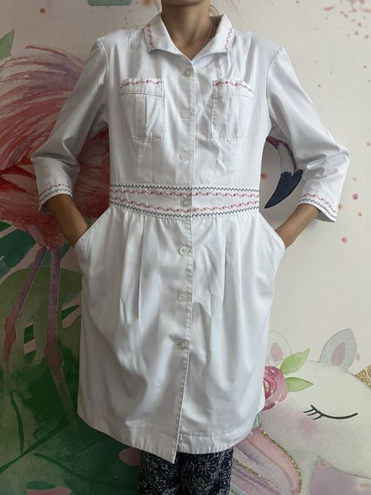 Медичний халат вишитий вишиванка