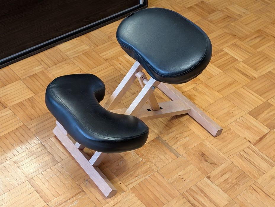 Drewniany klękosiad firmy Habys