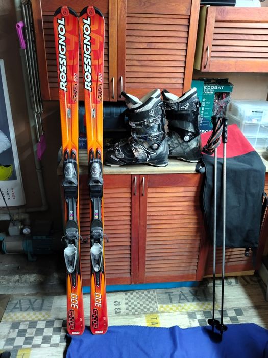 Narty, kijki i buty narciarskie