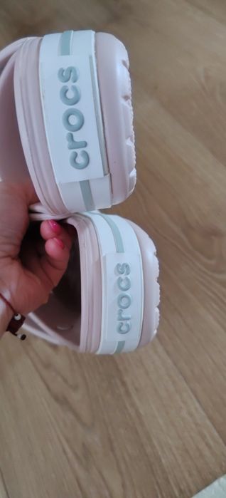 Nowe klapki CROCS pudrowy róż z napisem rozm.39, wkładka 25cm