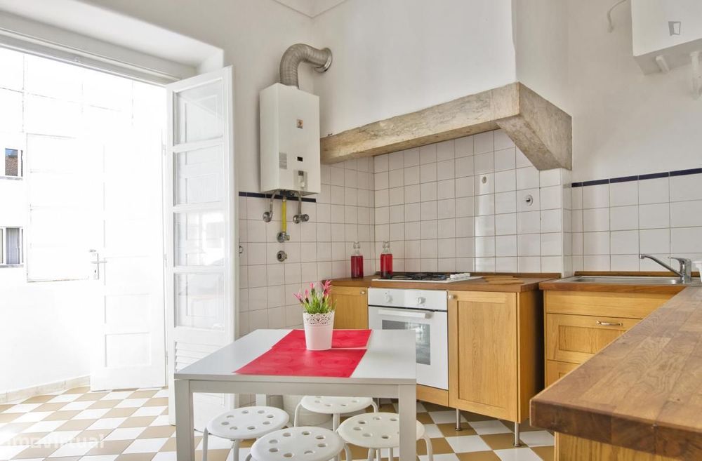 Quarto - localizado em Alameda Lisbon