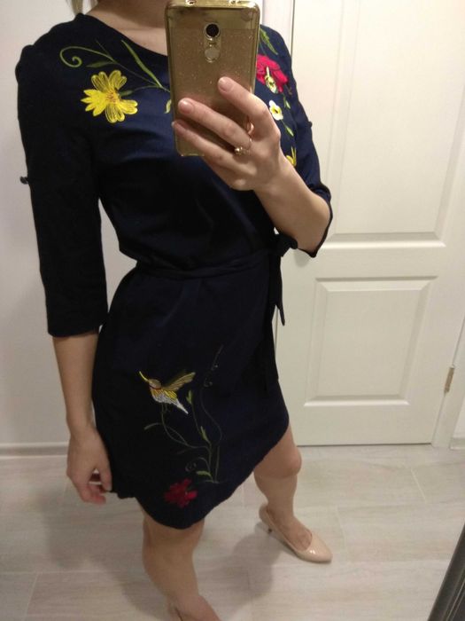 Очень красивое платье с вышивкой