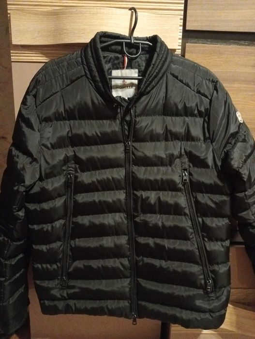 Куртка  фірми MONCLER.