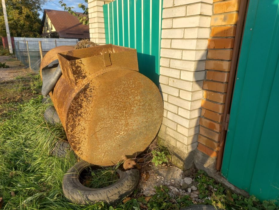 Продам бочку металеву.