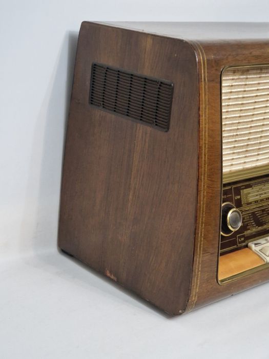 Rádio antigo reparado Loewe-Opta