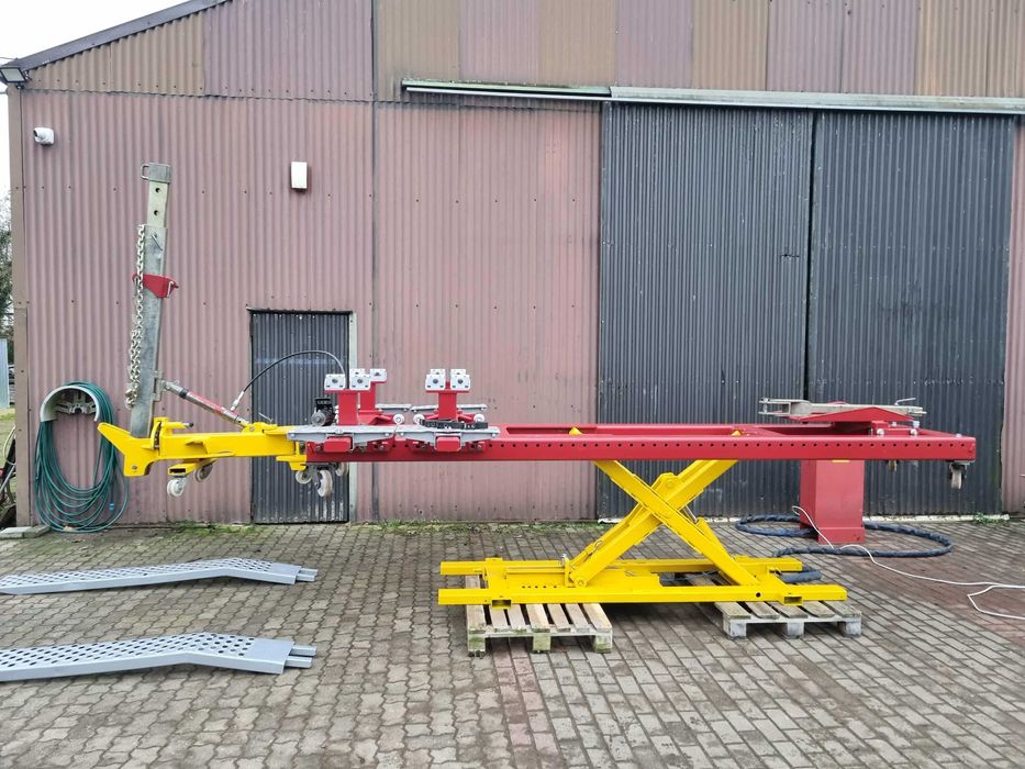 UNICAR TRZY docery  rama plyta blacharska podnosnik nozycowy stan bdb