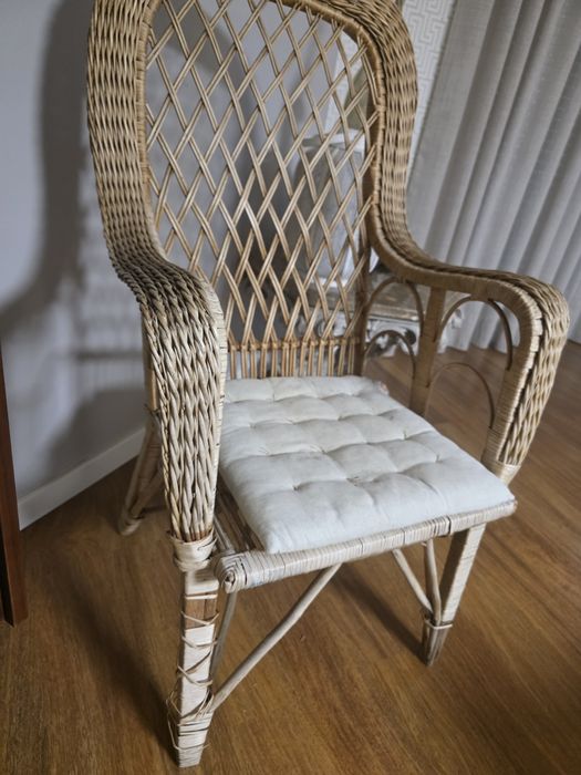 Cadeira de vime usada