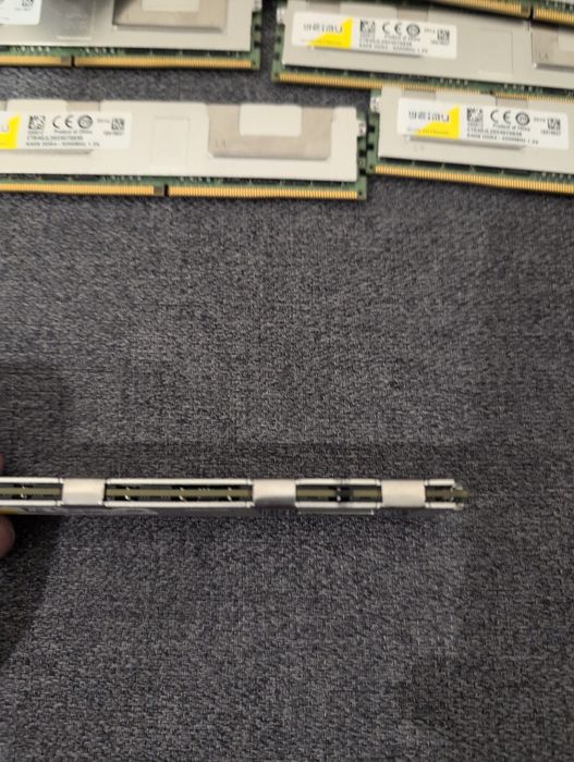 Оперативна пам'ять з охолодженням LRDIMM DDR4 64GB 3200 4RX4 REG ECC,