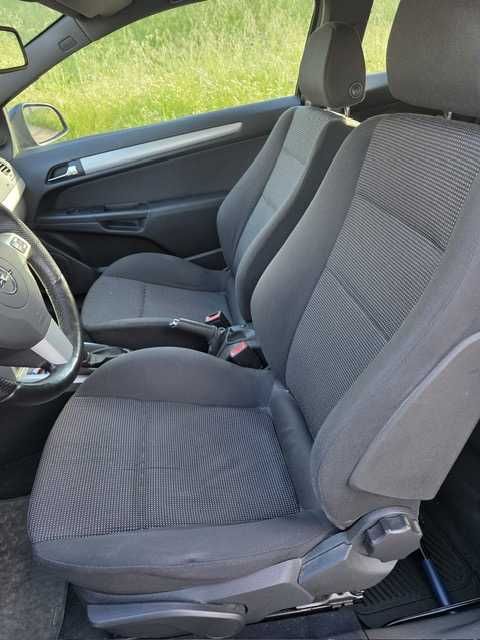 Opel Astra GTC 1.9 CDTI 150cv Ano 2010 OPC Line