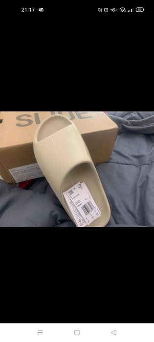 Chinelos yeezy novos