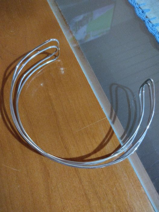Colar de aço prateado