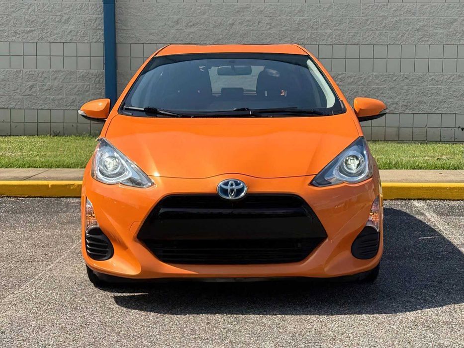 Toyota Prius c      2016