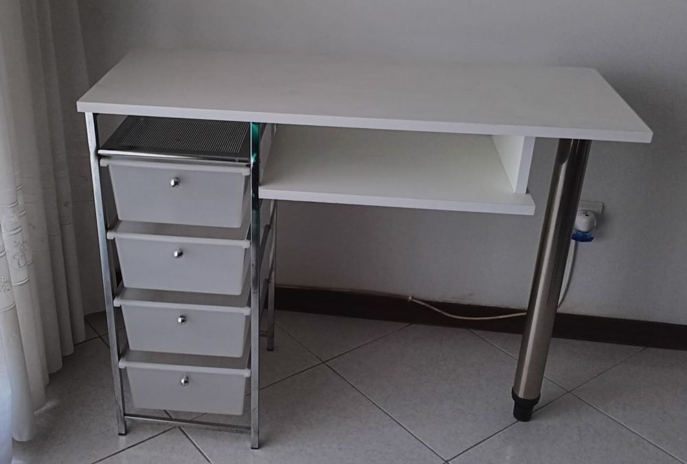 Mesa / secretária funcional