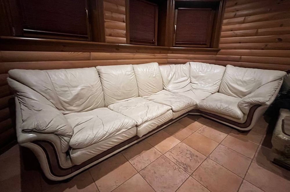 Диван шкіряний бежевий