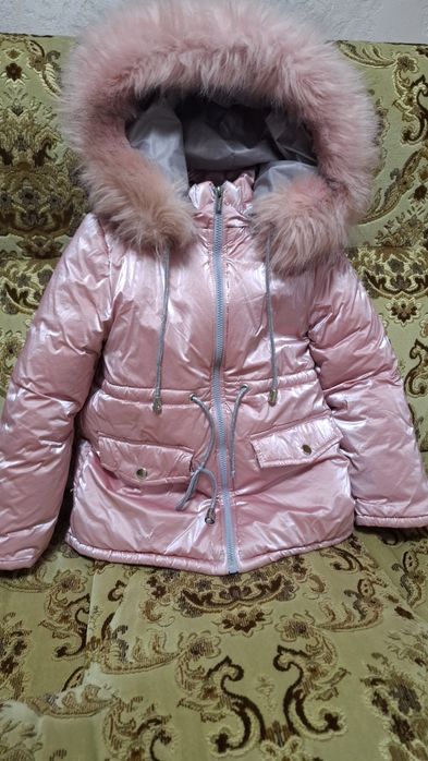 Зимова куртка на дівчинку 5-6 років