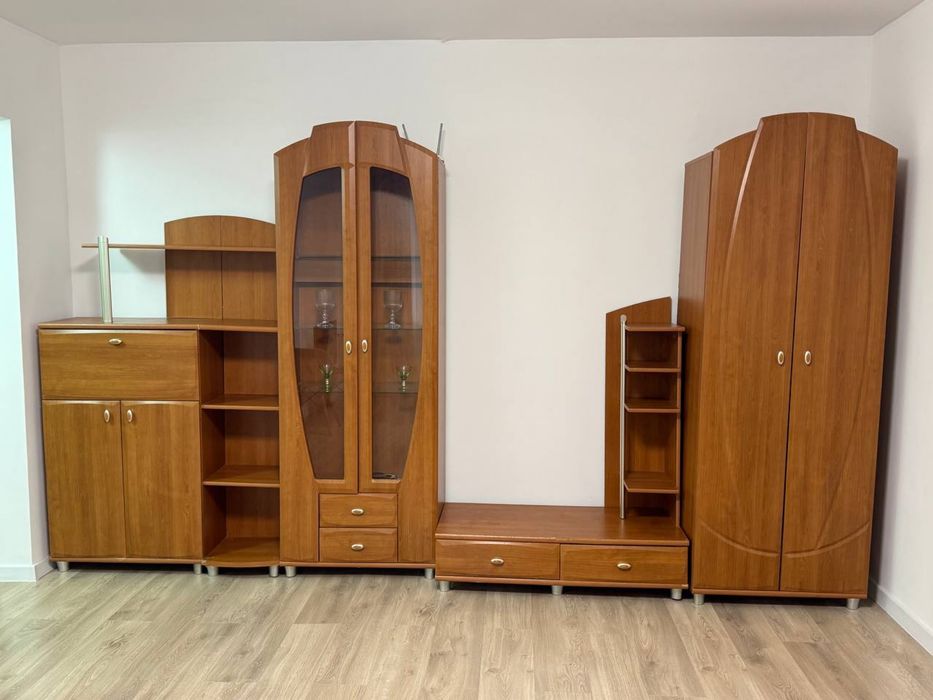Продам стенку в зал( с шкафом)