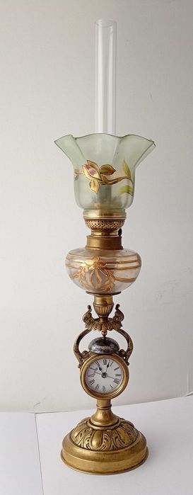 Zabytkowa lampa naftowa