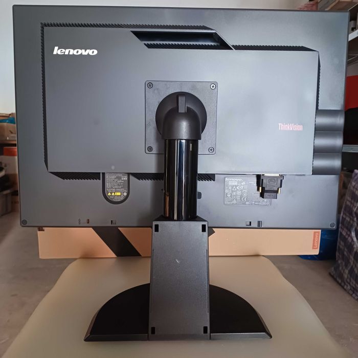Monitor Lenovo de 24" LT2452pwC425906882101923841