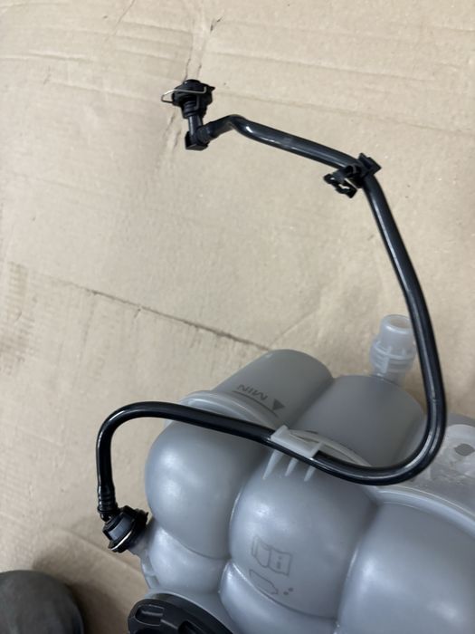 Розширювальний бачок VAG 4M0121403