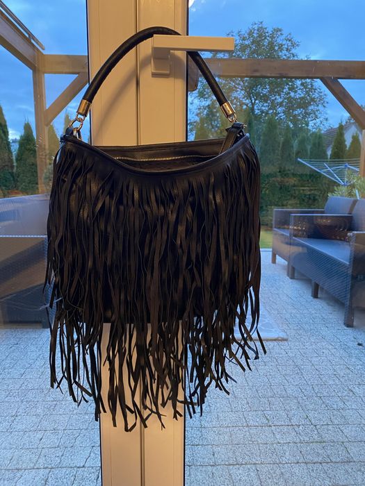 Torebka z frędzlami czarna