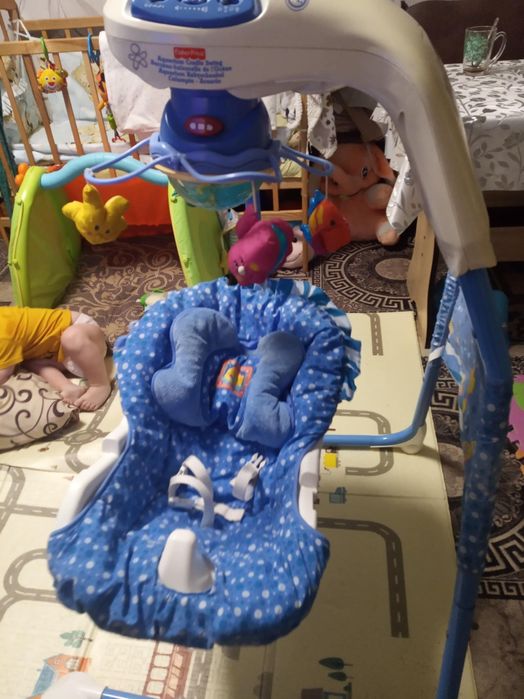 Продам заколихуючий центр для немовляти.