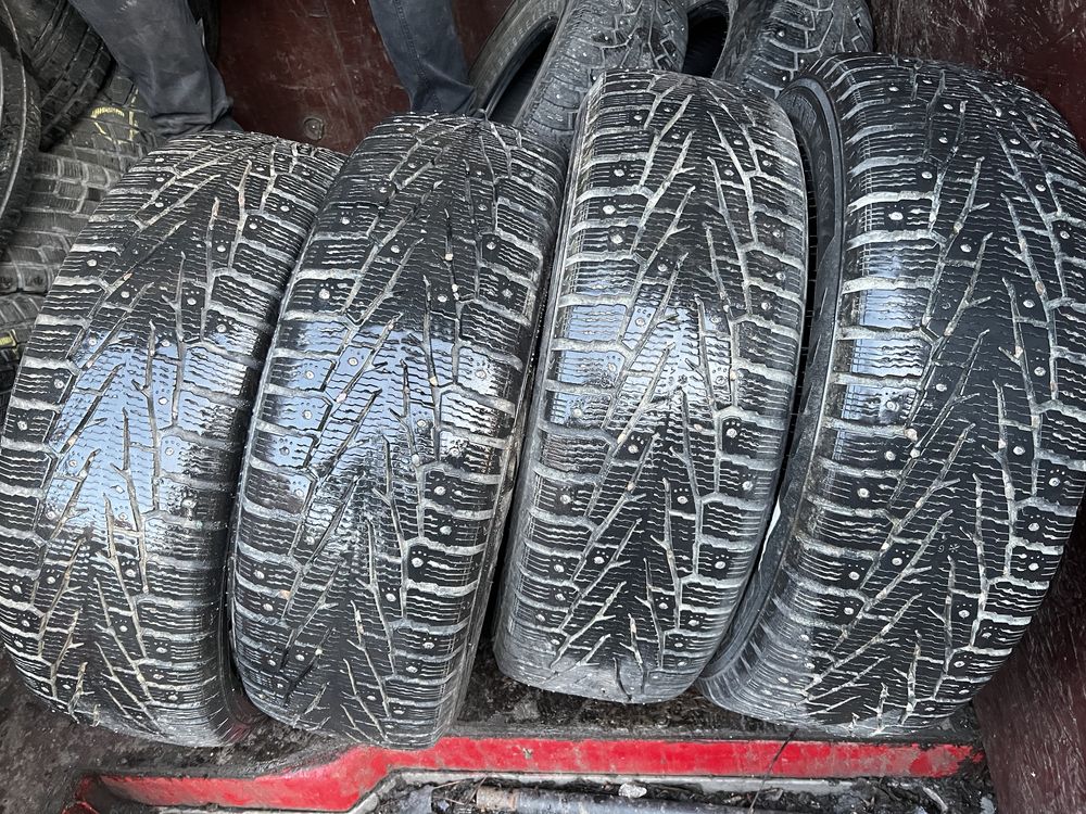 Шини зима шипована 225/70 R16 Nokian , резина на джип: 2 000 грн ...