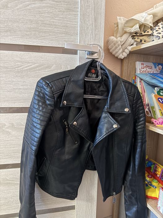 Шкіряна куртка коротка