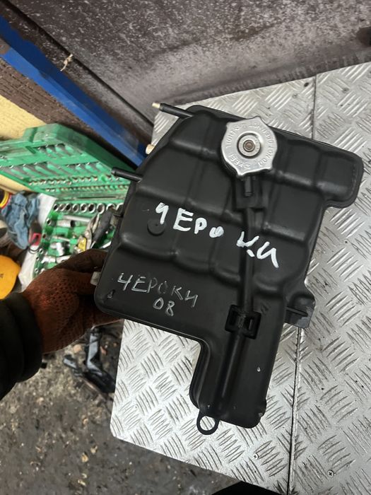 Бачок разширительный Jeep Grand Cherokee wk год 07 чероки гранд